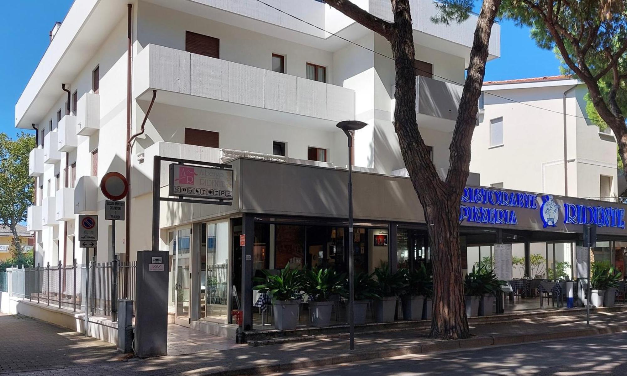 Albergo Ridente ليدو دي يسولو المظهر الخارجي الصورة