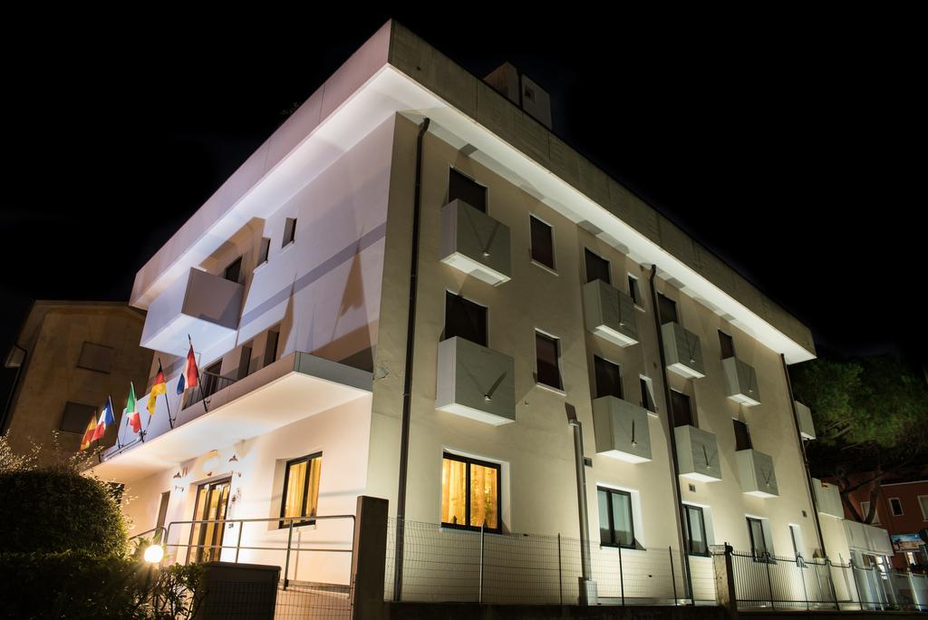 Albergo Ridente ليدو دي يسولو المظهر الخارجي الصورة